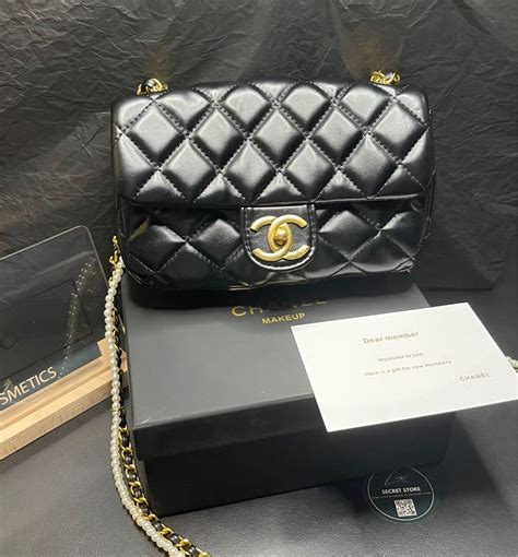 chanel leather makeup bag|chanel makeup bag free gift.